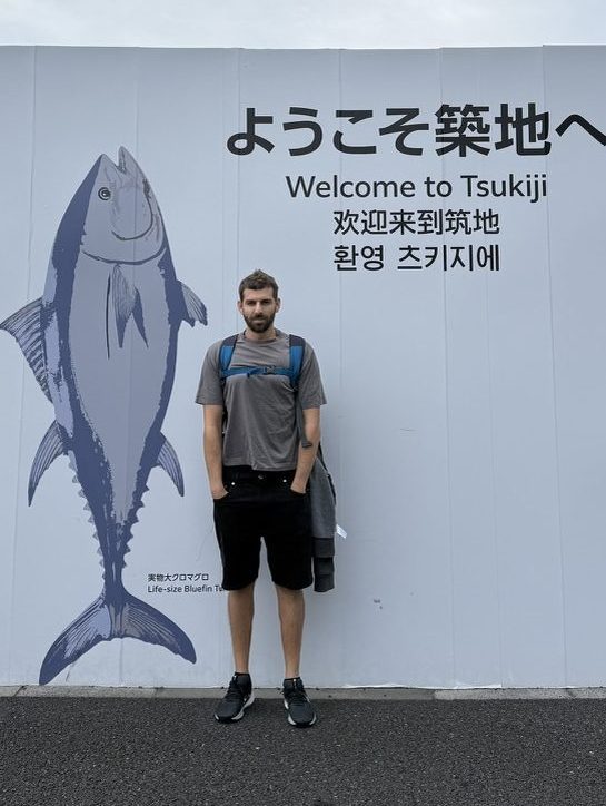 Iván Vázquez en el mercado de Tsukiji, Tokio — referencia para el modelo de heladería de criterio