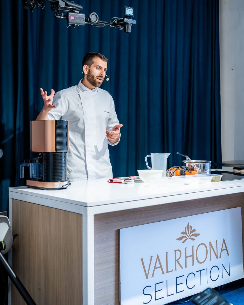 Iván Vázquez en Con Mucho Gusto: chocolate en heladería, heladería salada y azúcares en el festival de Valrhona Selection