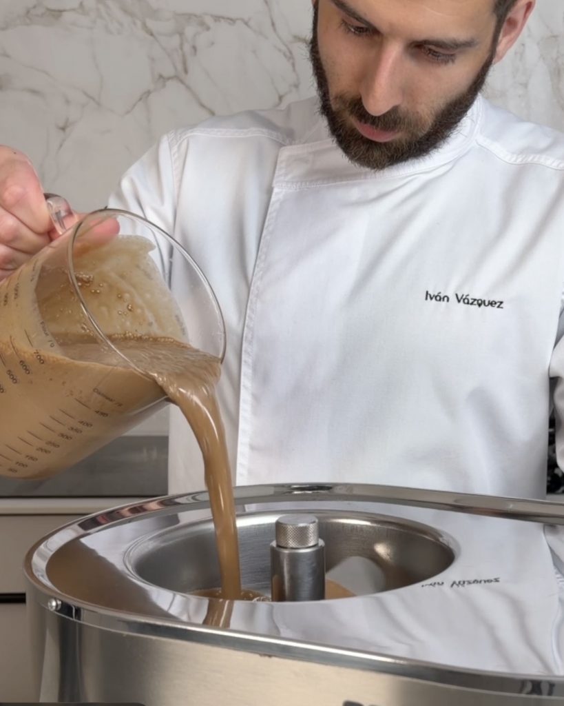 heladería de excelencia — mantecacion del helado de café